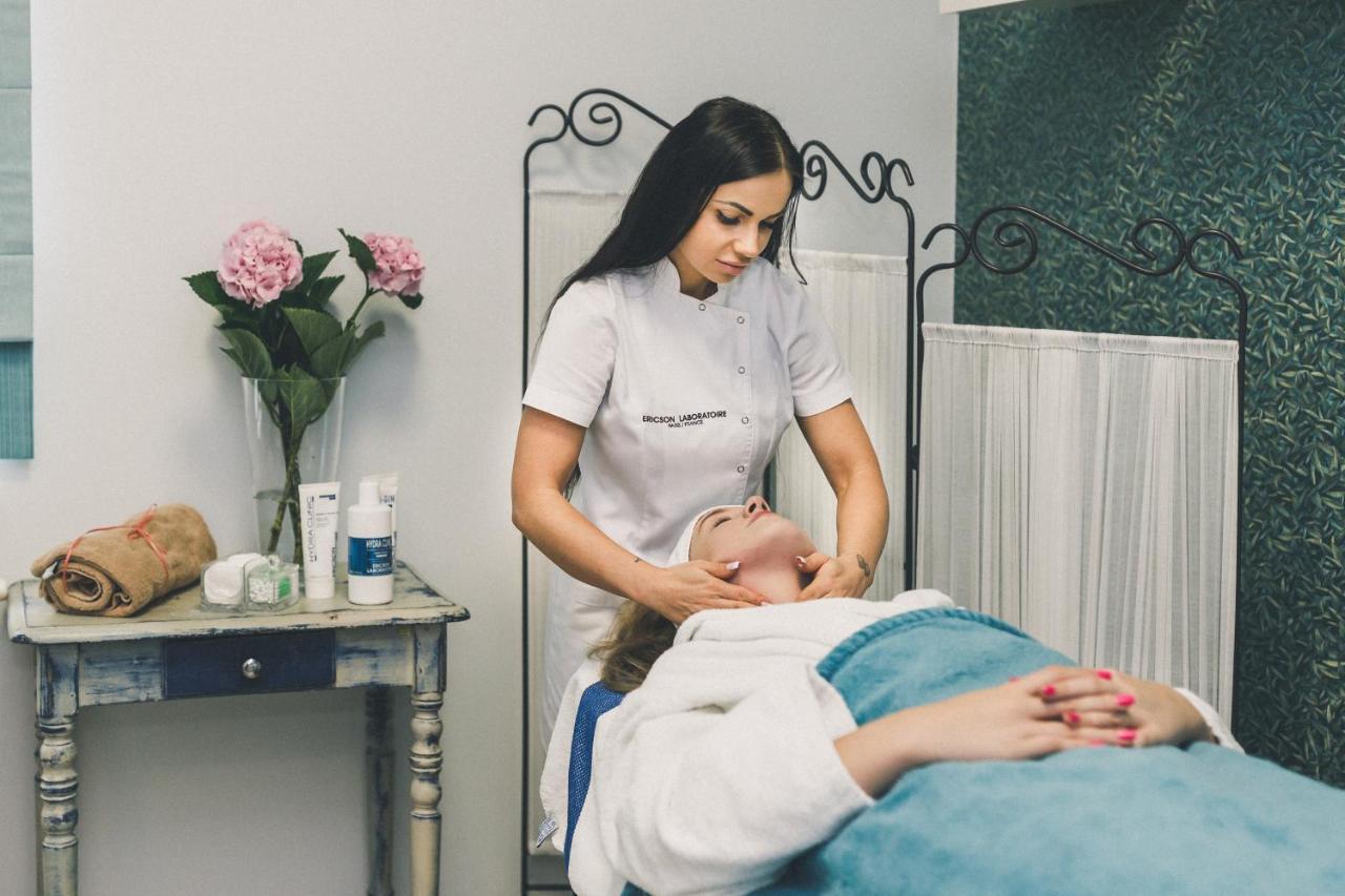 פלוק Hotel Czardasz Spa & Wellness מראה חיצוני תמונה
