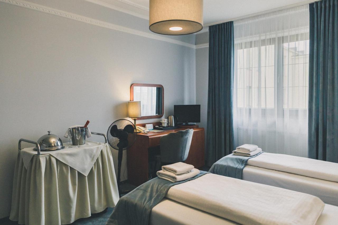 פלוק Hotel Czardasz Spa & Wellness מראה חיצוני תמונה