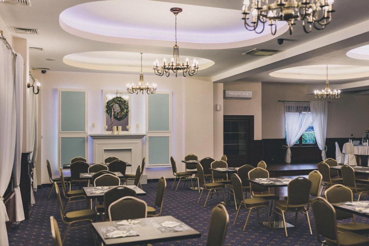 פלוק Hotel Czardasz Spa & Wellness מראה חיצוני תמונה