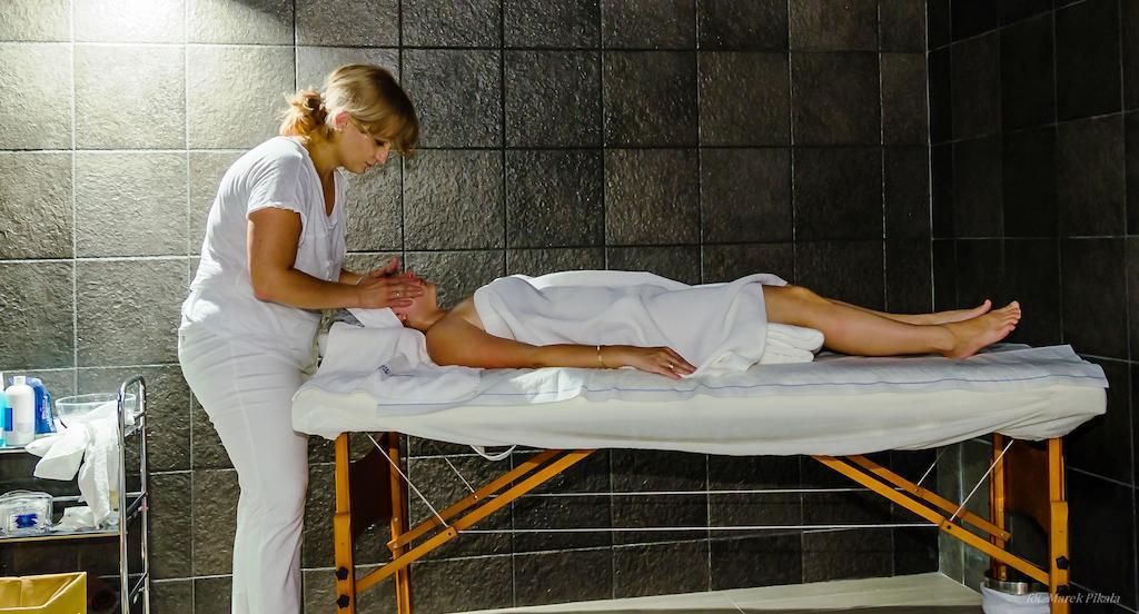 פלוק Hotel Czardasz Spa & Wellness מראה חיצוני תמונה